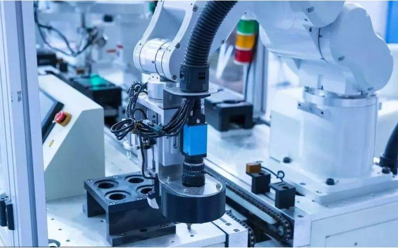 疫情推动工业企业智能制造进程，工业机器人 自动化生产、线上办公成应对利器